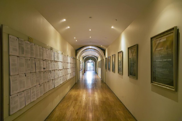 管理与经济学院